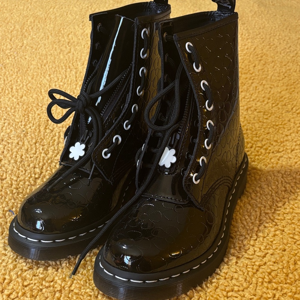 RARE - Dr. Martens Women's 1460 Jungle Fashion Boot Patent Lamper Flower Emboss